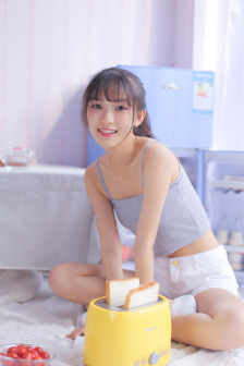 丫鬟露出双乳让老爷玩弄